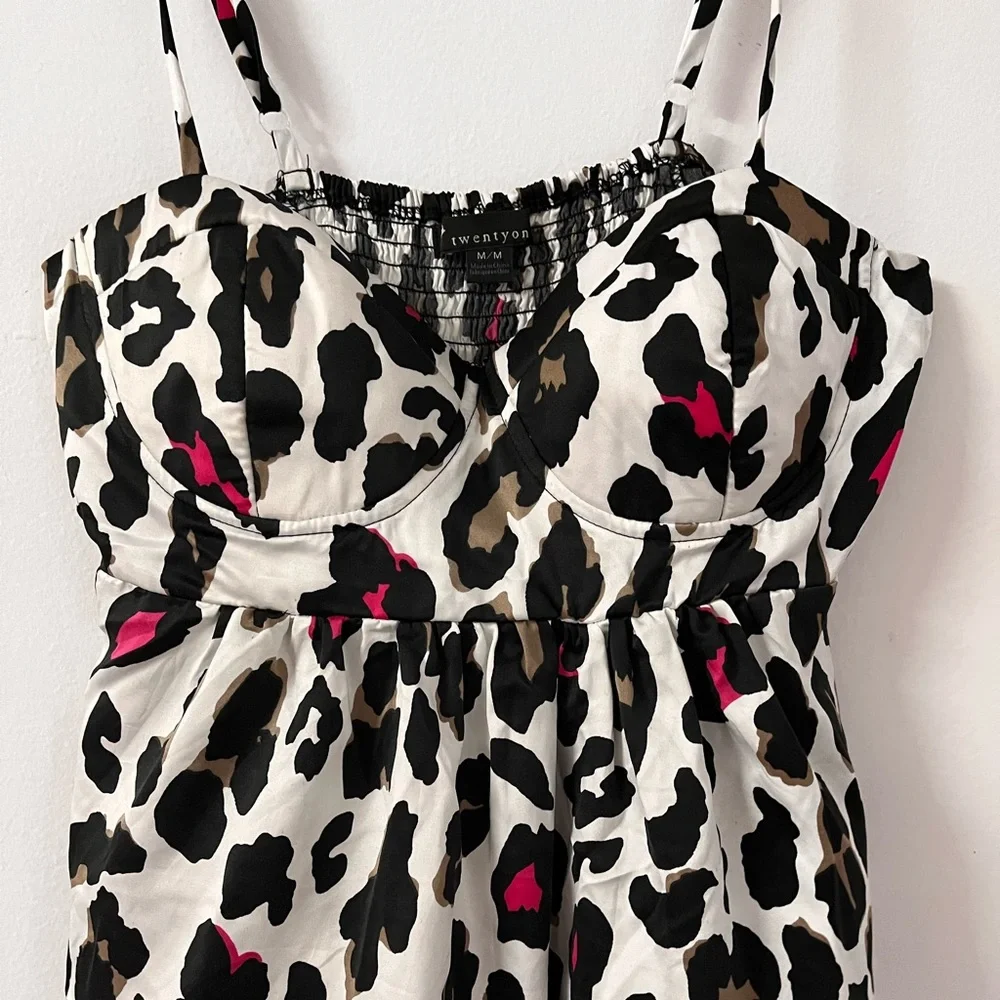 Beautiful Sleeveless top by Brand21 Medium size can wear all seasons - Picture 3 of 6